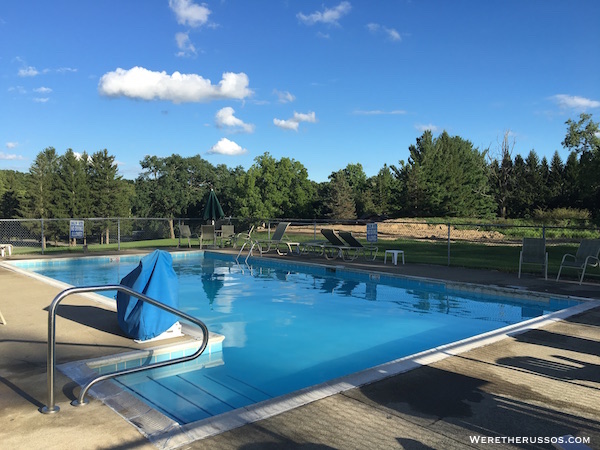 Kenisee Lake Thousand Trails pool